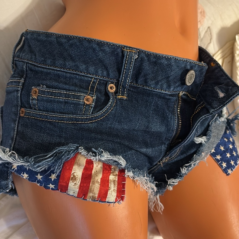 American Eagle Outfitters CHEEKY Blue Jean Shorts raw fray stretch denim size 8